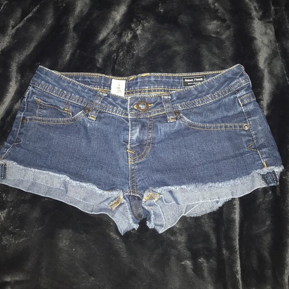 Volcom Shorts - Picture 2 of 4